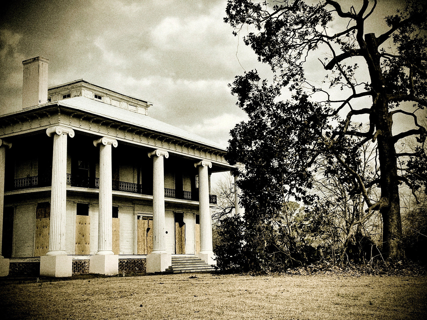 "Boarded Up Beauty, Eutaw, Alabama" (8" x 10" Photo Print) HORIZ
